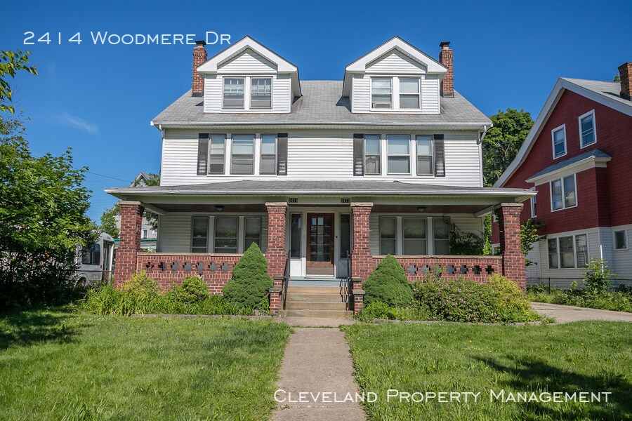 Foto principal - Large two family home