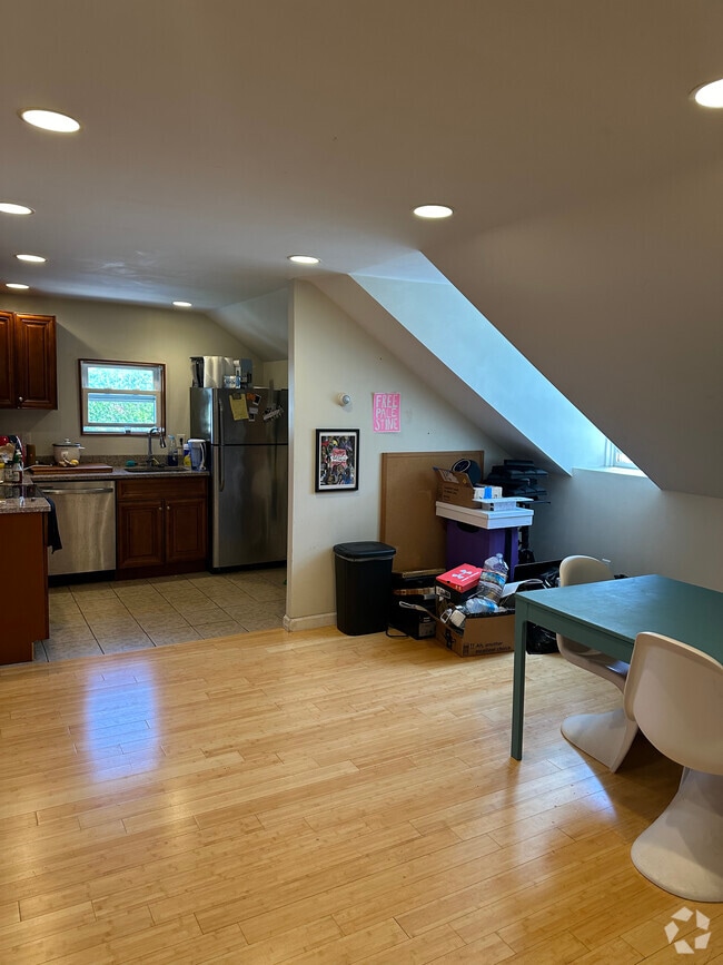 Building Photo - 52 Vinton St