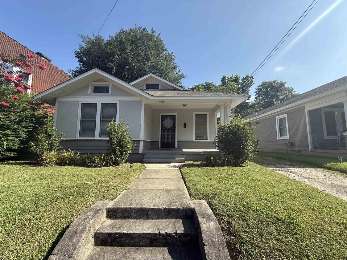 Primary Photo - 2078 Walker Ave