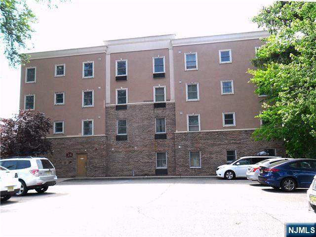 Primary Photo - 24 S William St