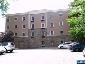 Building Photo - 24 S William St