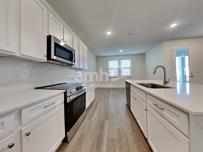 Foto del edificio - 11614 Hillside Dr