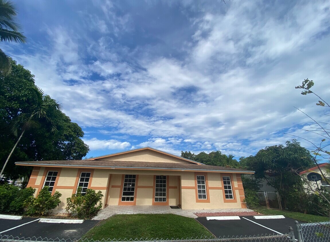 Primary Photo - 5963 NW 19th Ct