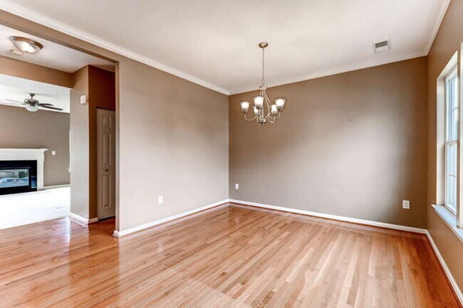 Foto del edificio - Large Single Family Home Near APG!