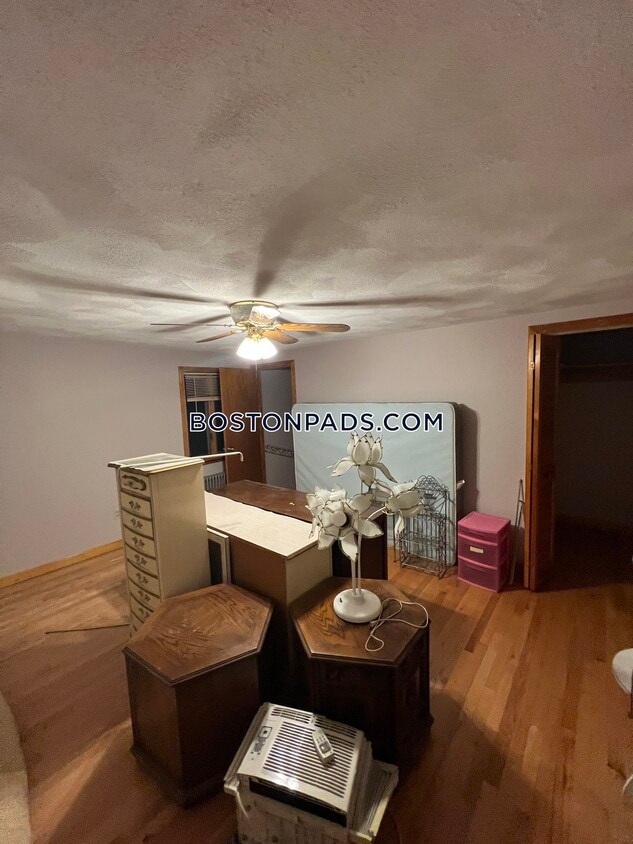 57 Oak St, Waltham, MA 02453 Room for Rent in Waltham, MA