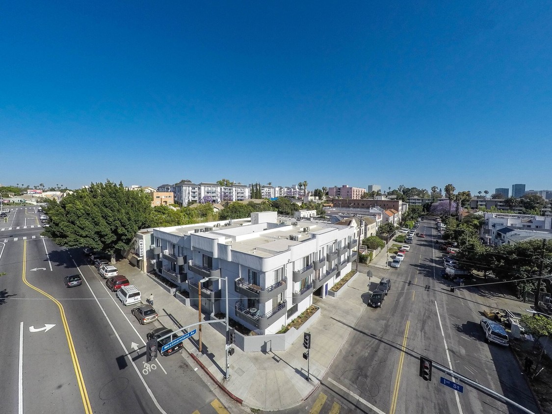 Foto principal - 3426 West 1st St