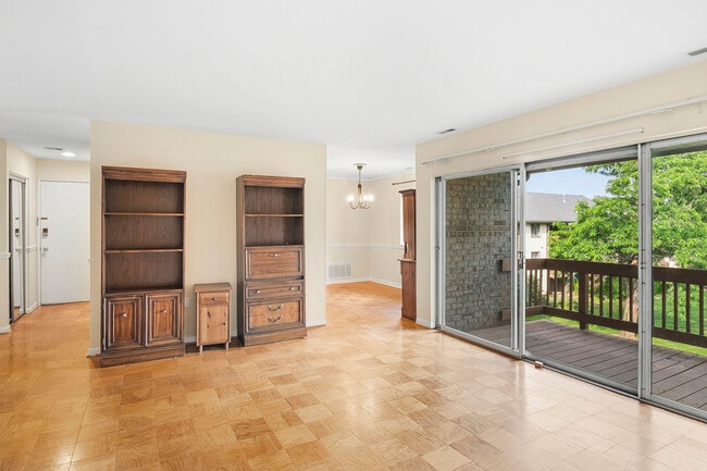 Building Photo - 5019 Green Mountain Cir