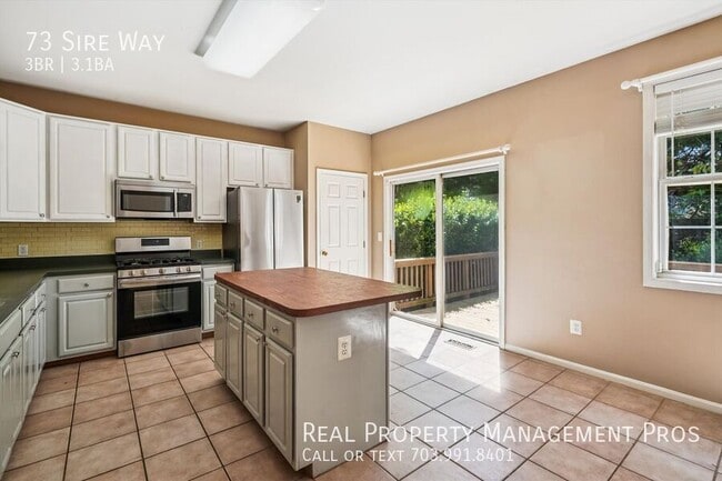 Building Photo - 73 Sire Way