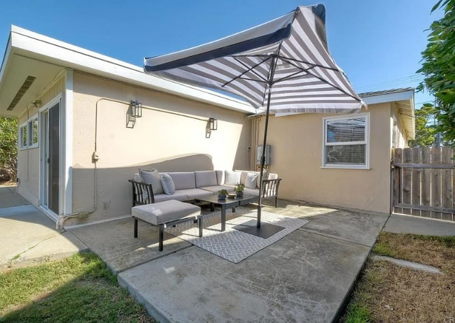 Building Photo - 1831 S Horne St