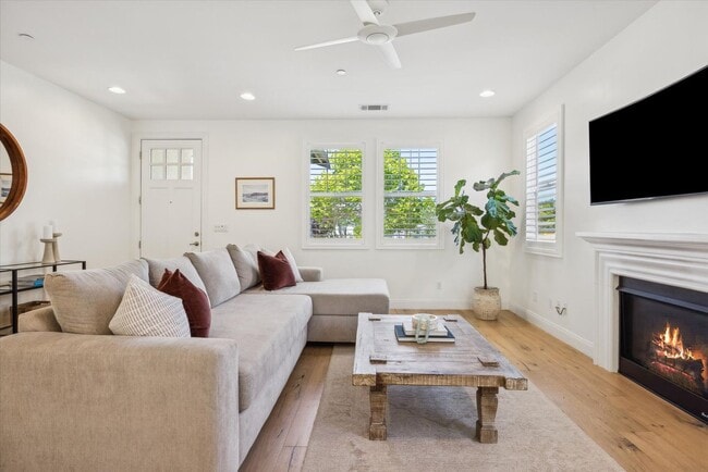 Building Photo - Single Level Executive Home