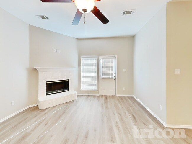 Foto del edificio - 112 Clover Leaf Ln