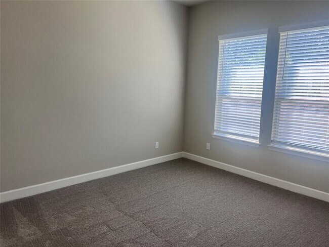 Foto del edificio - 308 Mallorn Ln
