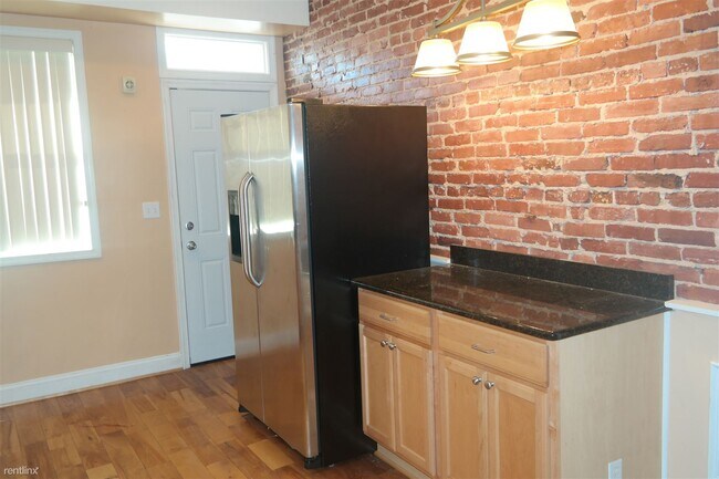 Building Photo - 2 br, 2.5 bath Townhome - 132 N Linwood Ave