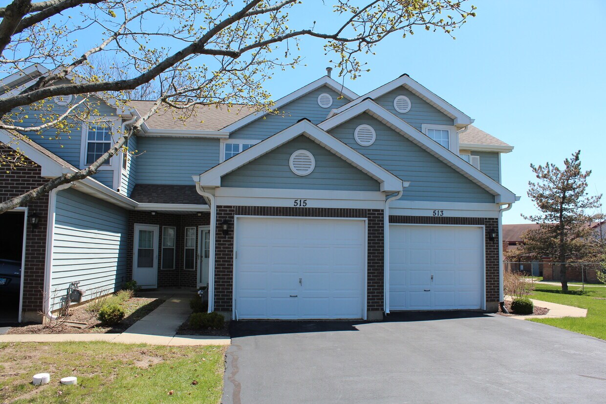 515 Woodhaven Dr, Mundelein, IL 60060 Townhome Rentals in Mundelein