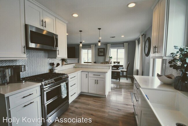 Building Photo - 3 br, 1.5 bath House - 5335 E. Carita St.