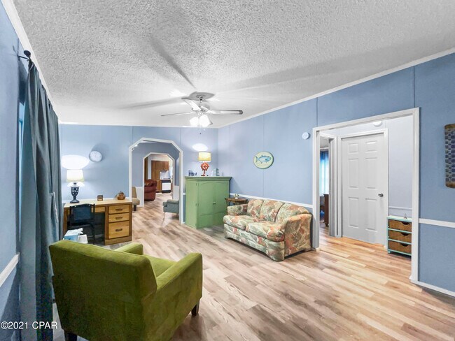 Foto del edificio - 22011 Lakeview Dr