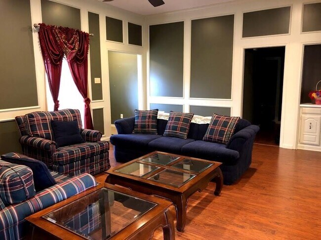 Building Photo - 2705 Big Oaks Dr