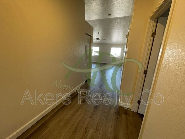 Building Photo - 951 S Harmony Ln