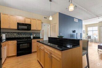 Building Photo - 711 W 26th St