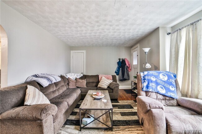 Foto del edificio - 153 Springville Ave