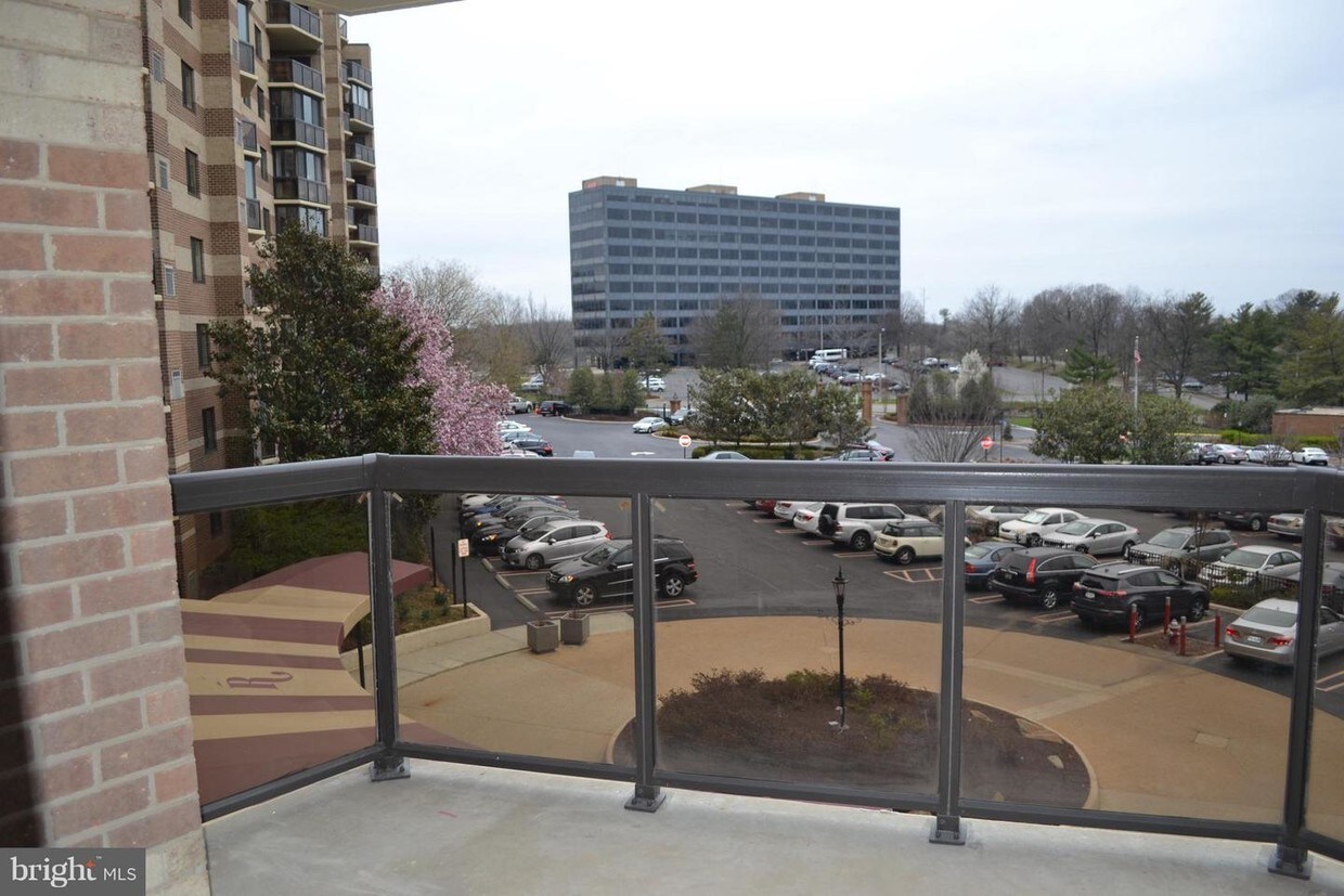8340 Greensboro Dr Unit 303, McLean, VA 22102 Room for Rent in McLean