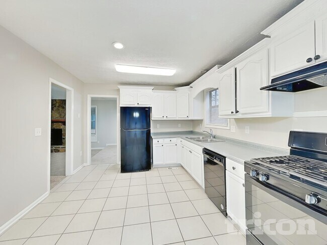 Foto del edificio - 303 Lowe Ct NW