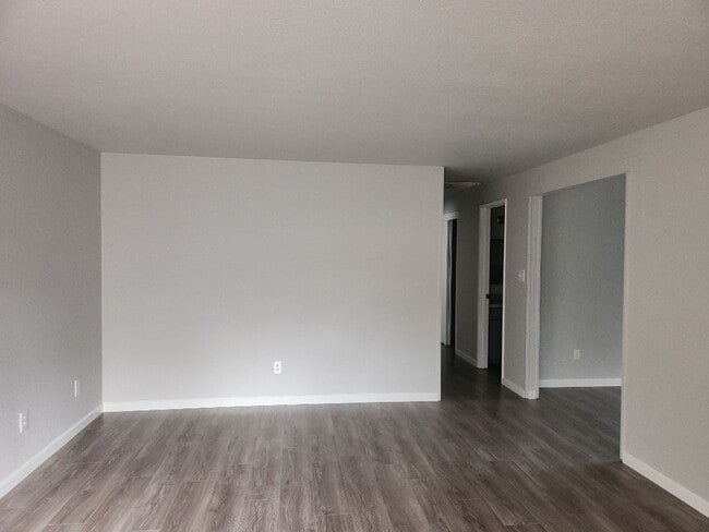 Building Photo - Modern 3 Bedroom Home with Spacious Backyard