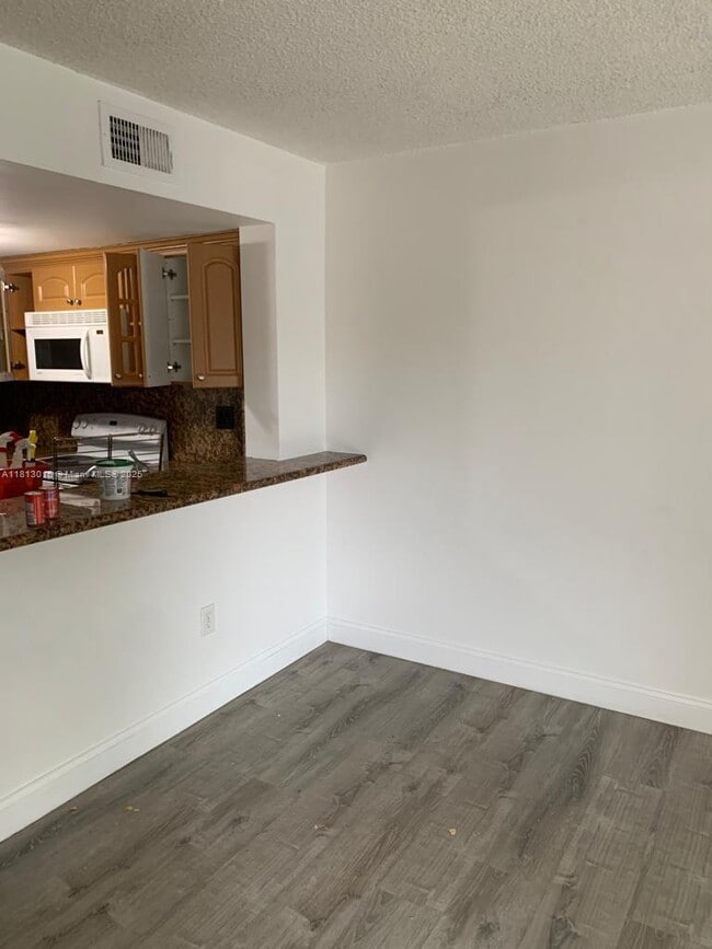 Foto del edificio - 8695 NW 6th Ln