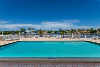 Building Photo - 650 Snug Harbor Dr