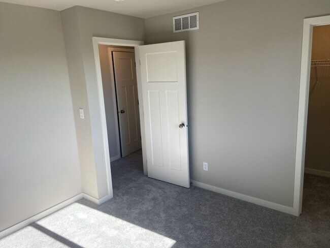 Foto del edificio - 2909 3rd Ave SW