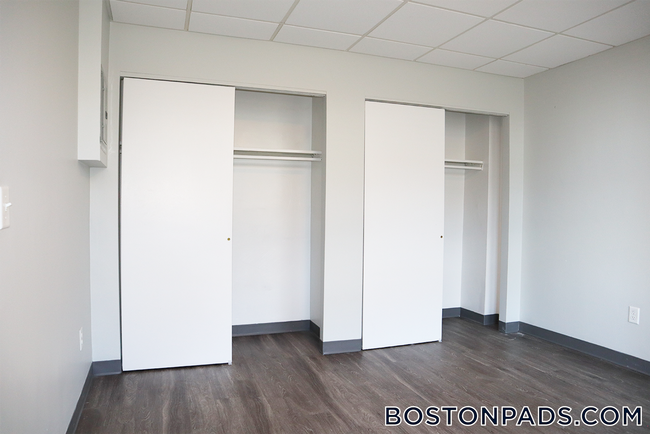 Building Photo - 507 Main St