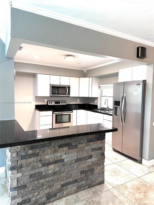 Foto del edificio - 8761 NW 12th St