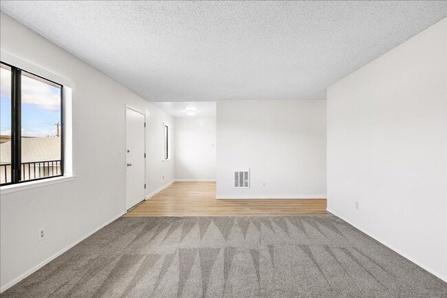 Building Photo - 2228 Lincoln Ave