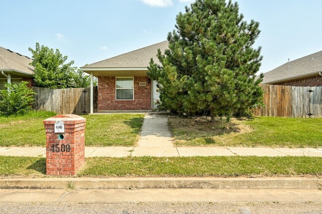 Building Photo - Great 3 Bed/2 bath home near Tinker AFB! *...
