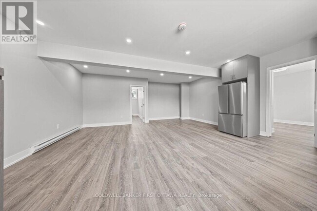 Building Photo - 20 Inverkip Ave