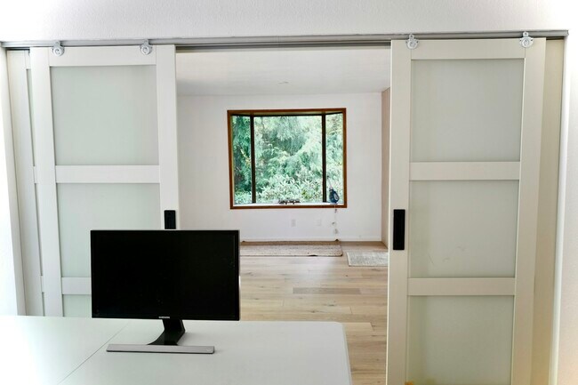 Foto del edificio - 2440 140th Avenue Northeast, Unit 9