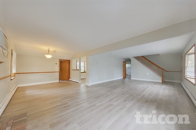 Building Photo - 26 Village Ln