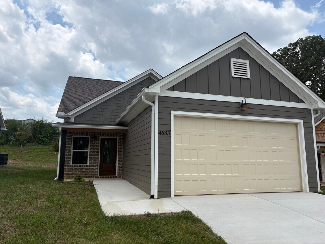 Foto principal - 4683 Heiskell Dr