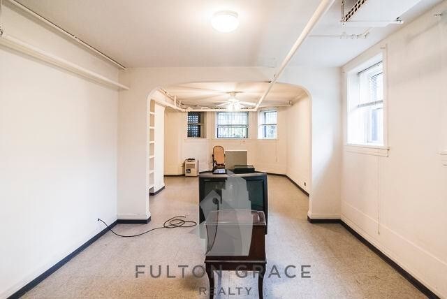 Building Photo - 6220 N Paulina St