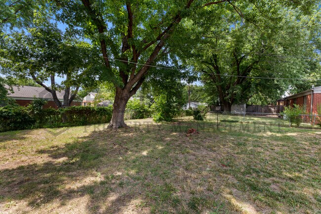 Building Photo - 1719 S Woodlawn St