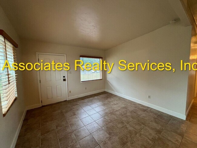Foto del edificio - Remodeled 4 bedroom near the Hawthorne Tra...