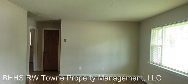 Building Photo - 3 br, 1 bath House - 7700 Tarpon Place