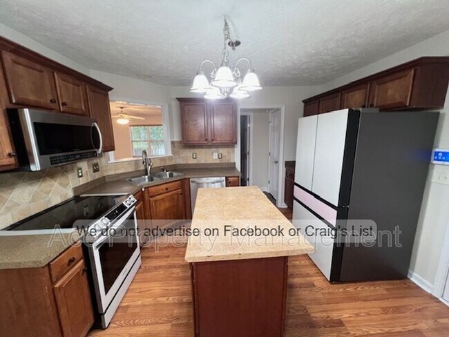 Building Photo - 2826 Aristocrat Ln