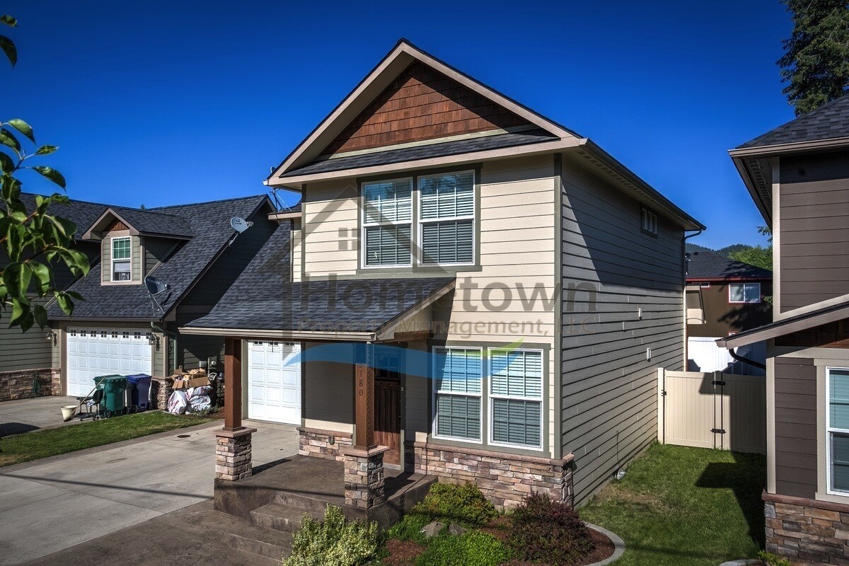 Primary Photo - 3 Bedroom 2.5 Bathroom Custom Craftsman w/...