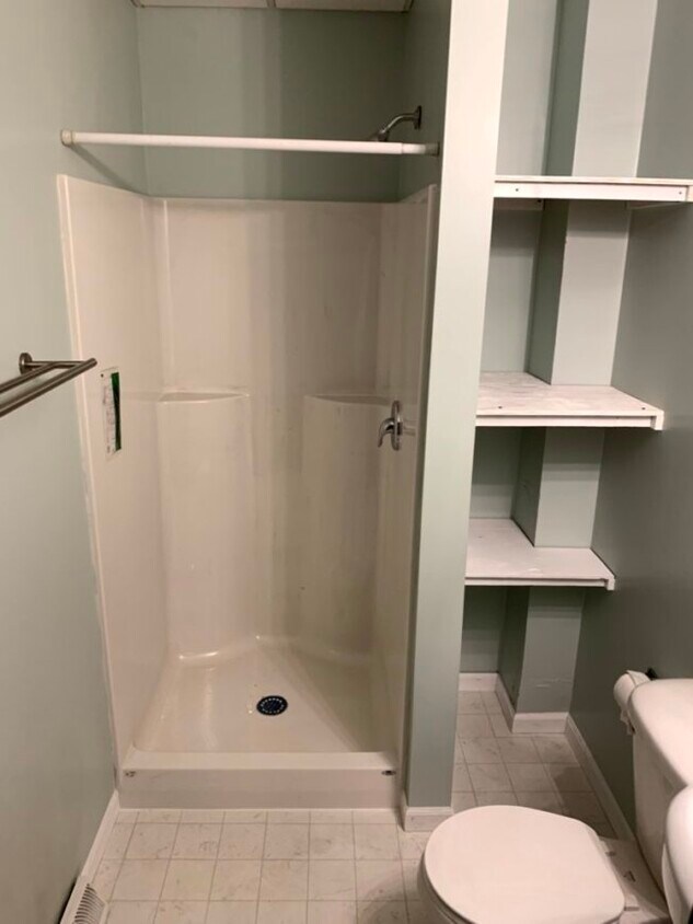 Baño en el nivel principal - 518 Washington Ave