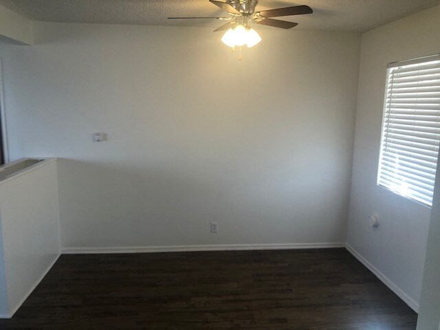Building Photo - 9521 San Vincente Ave