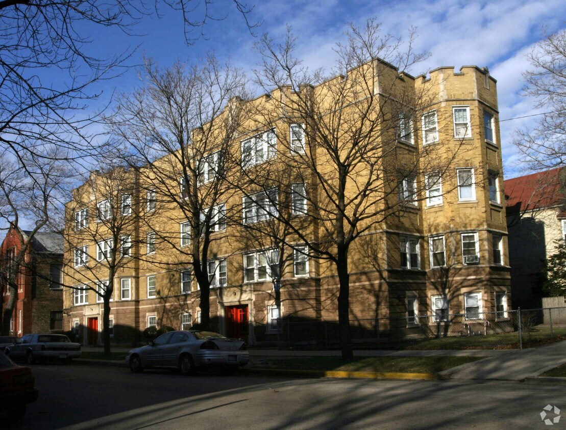 Primary Photo - 3100 W Berteau Ave