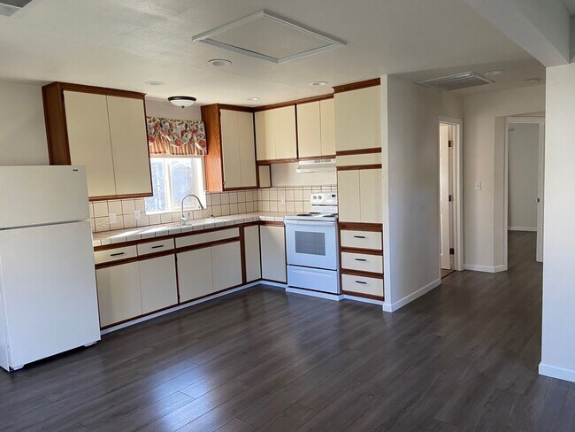 Building Photo - 2 bedroom 1 bath home