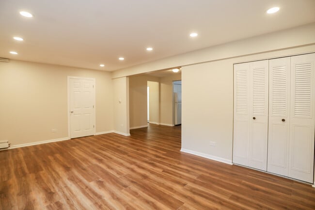 Building Photo - 9016 Lamon Ave