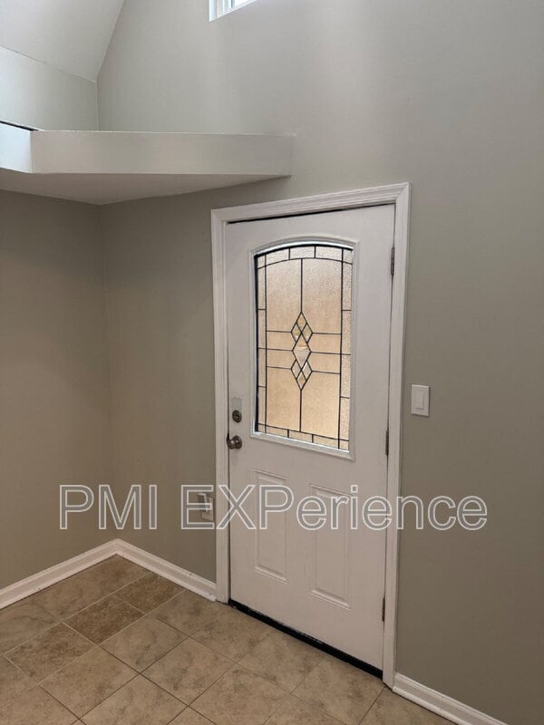 Foto del edificio - 8203 Comet Dr